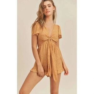 Boutique Cali Livin Orange Floral Cut Out Short Sleeve Romper M